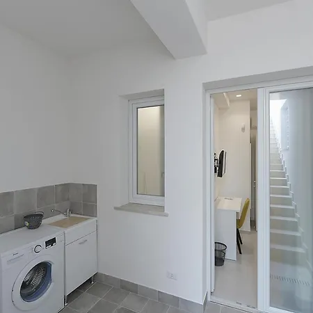 Isule Apartment & Terrace דירה