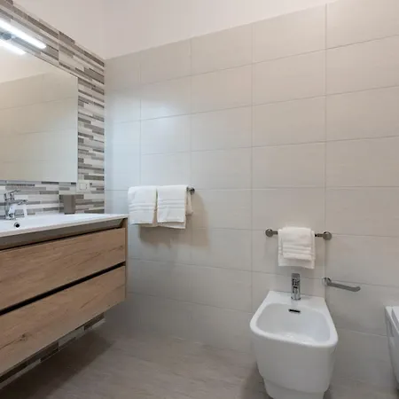 Isule Apartment & Terrace דירה